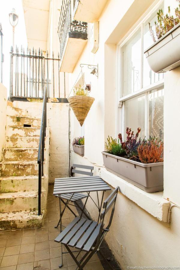 Apartment Seafront With Garden